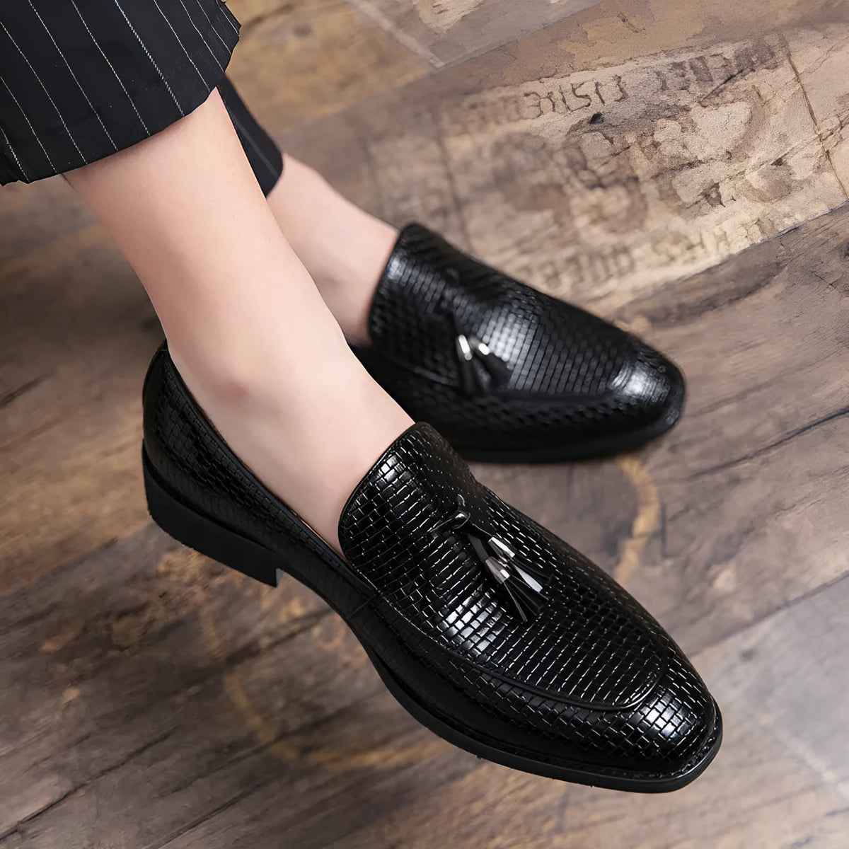 Men's black pointed toe slip-on business shoes with tassel detail