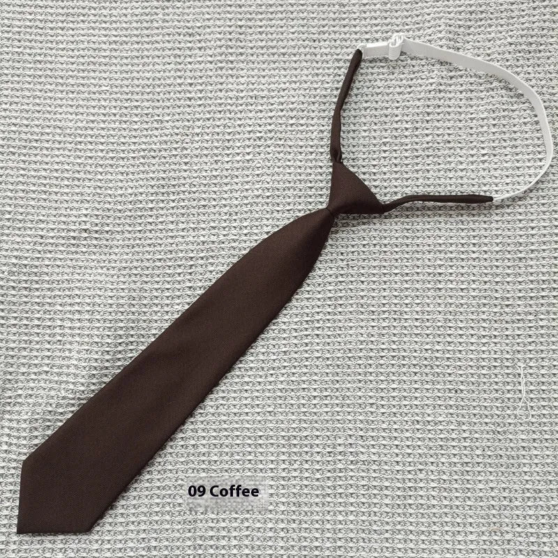 Solid colour men's cotton bow tie in arrow style on a 35cm by 7cm measurement background.