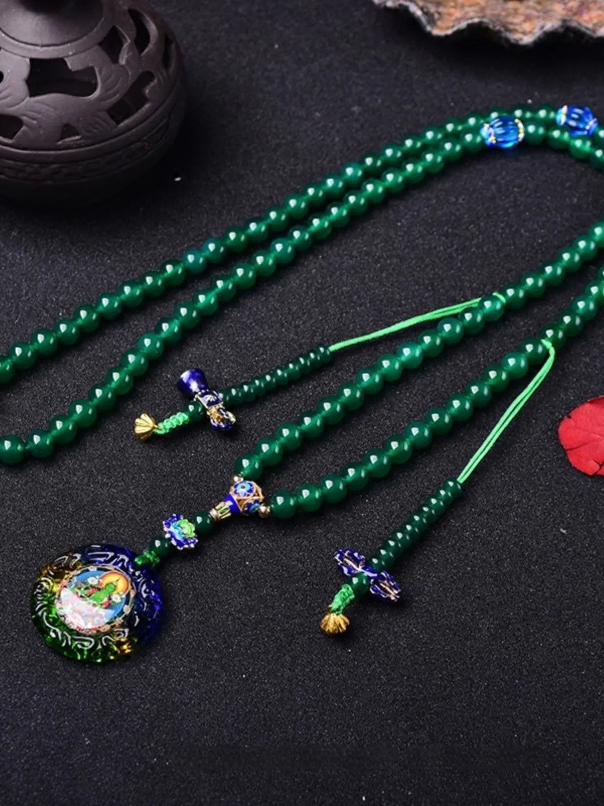 Handmade natural green agate 108-bead bracelet with Thangka pendant on wrist