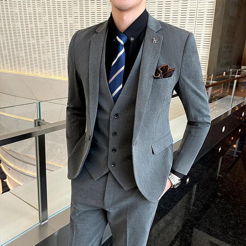 Slim fit business suit for men in black or dark grey with British style casual design