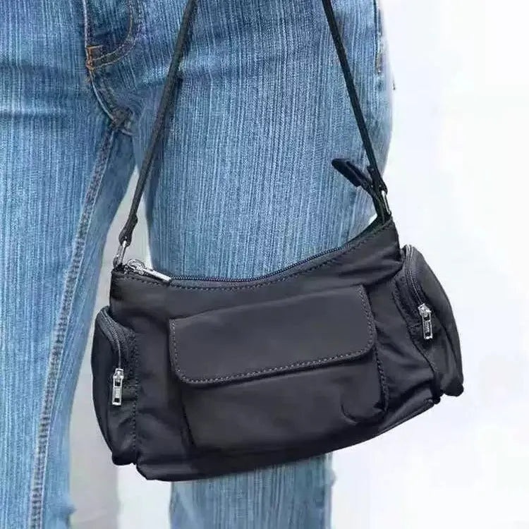 Black women's shoulder bag with double pockets and side line detail