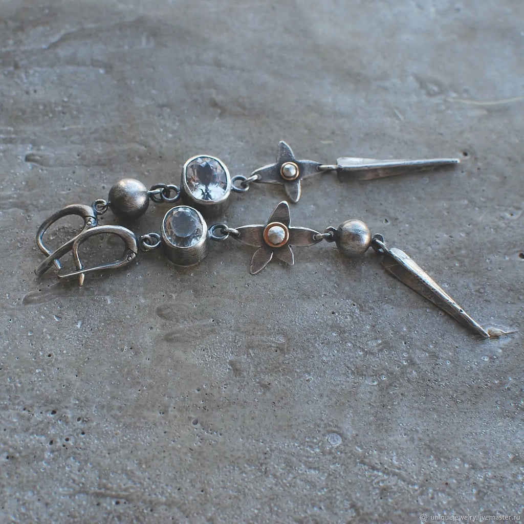 Hesheng geometric long pendant earrings in antique silver colour with rhinestone details