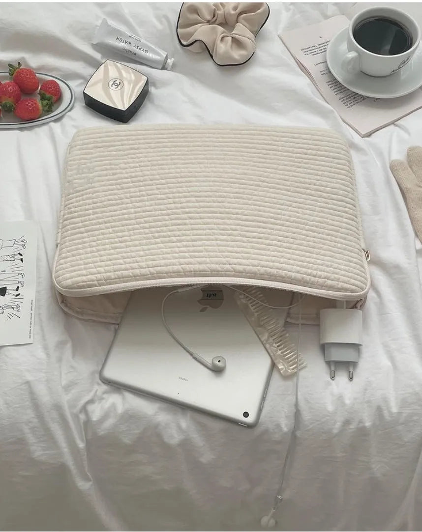 Black and white anti-seismic cotton laptop bag shown in three sizes for tablet protection