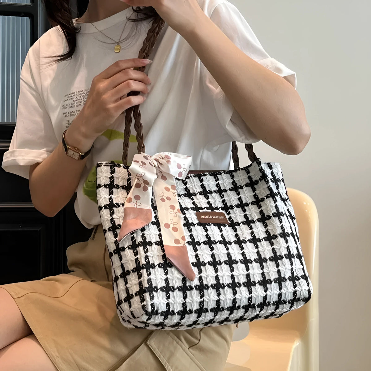 Woolen horizontal square shoulder bag with sandwich pocket and internal organisation compartments