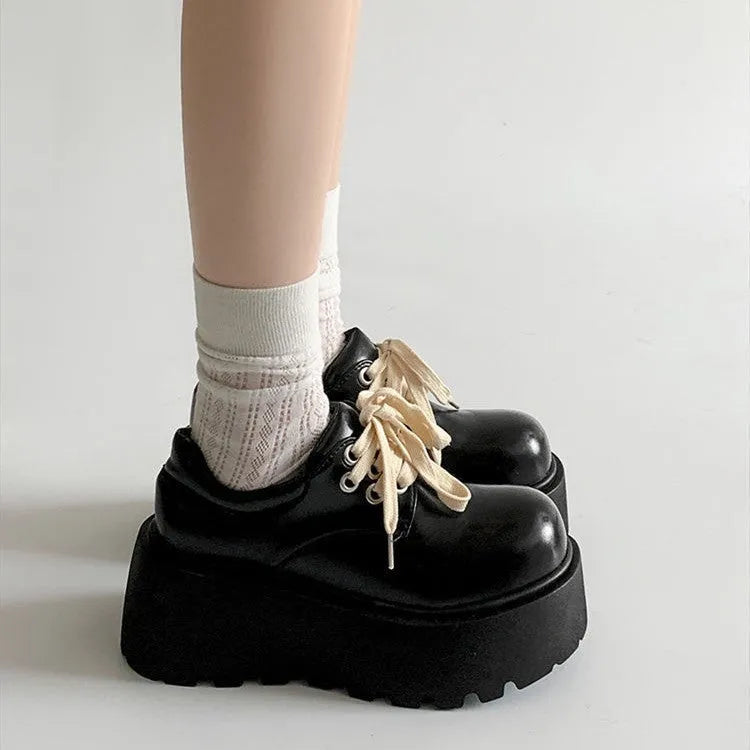 Retro British matte black women's shoes with thick sole, lace-up buckle, and round toe design in size 35-40.
