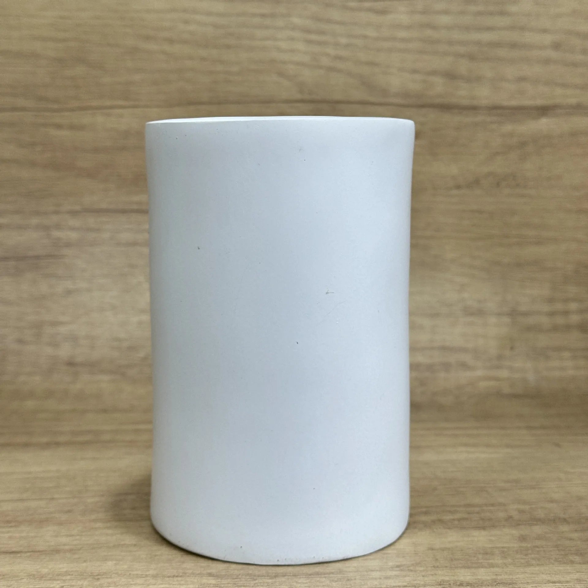 American style resin tissue box cover ornament measuring 8.5cm wide by 14.6cm tall