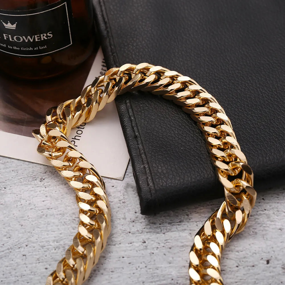 Gold women's thick chain necklace with 6cm pendant on 32cm chain, electroplated alloy construction