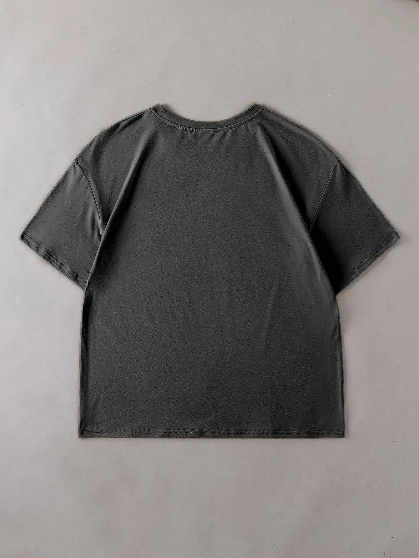 Loose fit cotton summer T-shirt for men and women in multiple colours with short sleeves and round neck