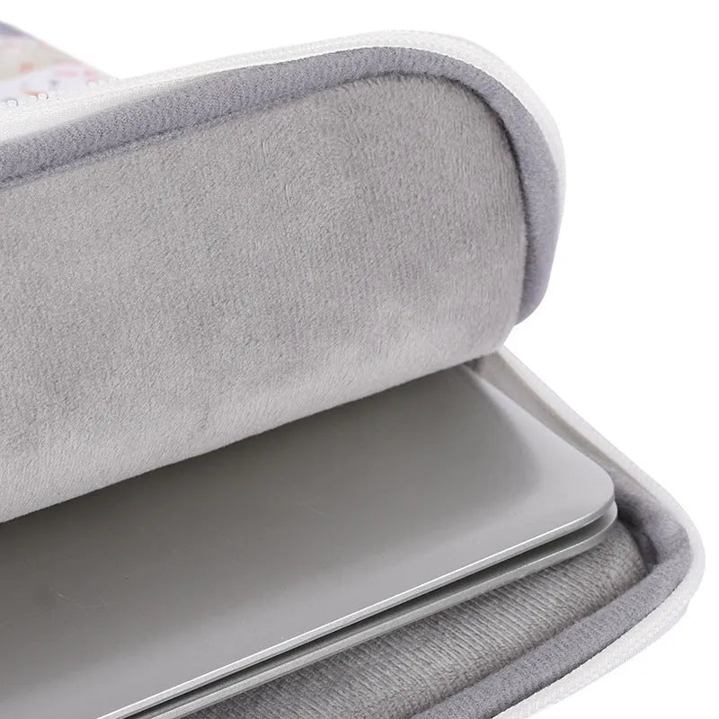 White waterproof 14 inch laptop inner bag in PU leather with shock-resistant construction