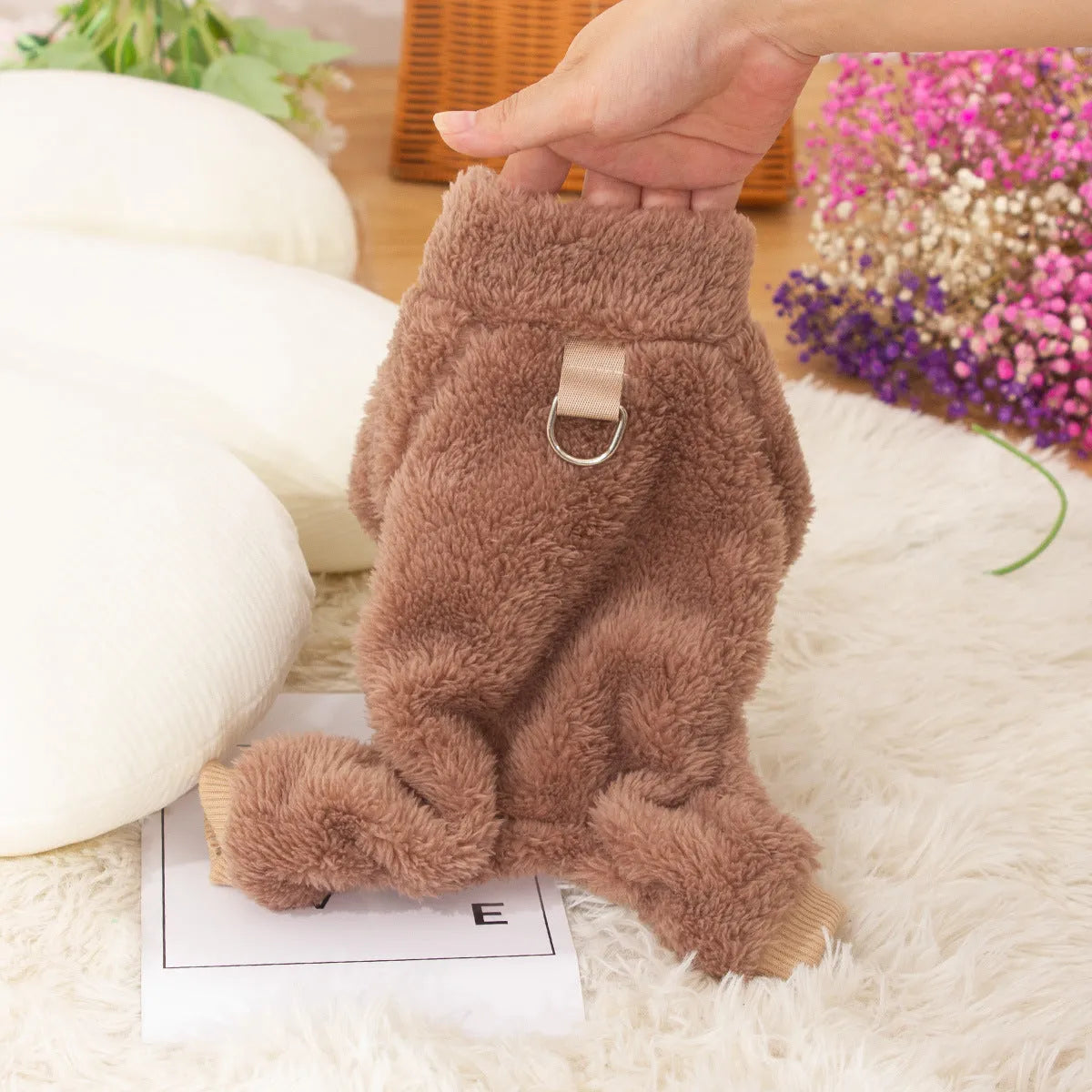 Four-legged dog clothes with double-sided plush fabric, high collar and towing ring in khaki colour