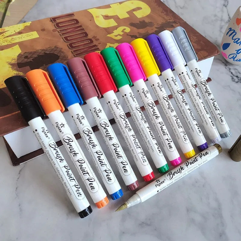 Set of soft head acrylic marker pens for hand lettering and graffiti artwork in multiple colour configurations