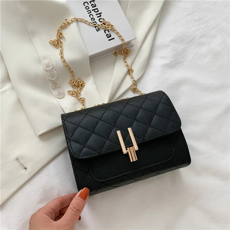 Women's diamond lattice chain crossbody bag in minimalist PU design with adjustable strap