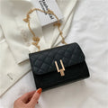 Women's diamond lattice chain crossbody bag in minimalist PU design with adjustable strap