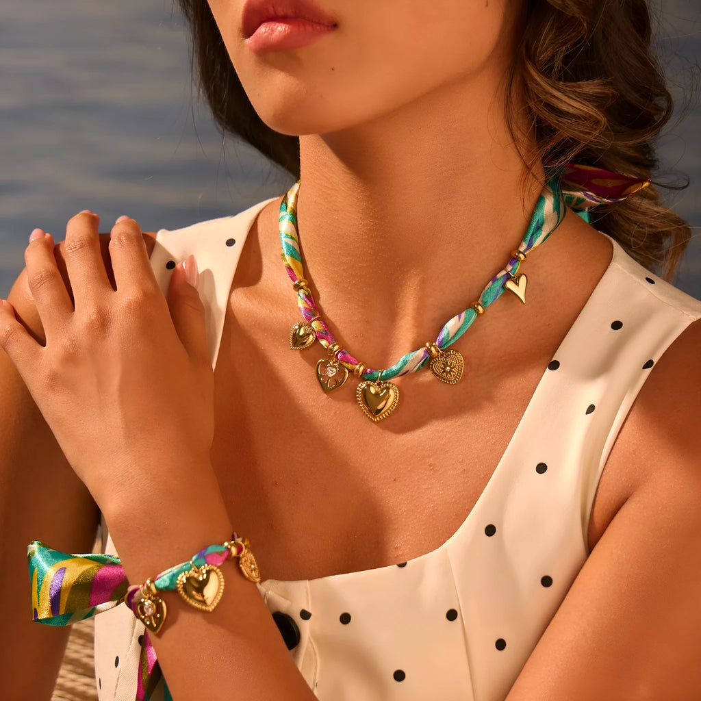 Fashion jewellery set with geometric pendant on stainless steel chain with 18K gold plating