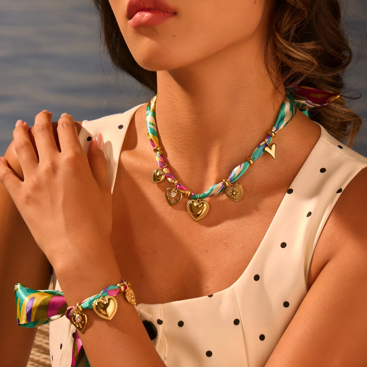 Fashion jewellery set with geometric pendant on stainless steel chain with 18K gold plating