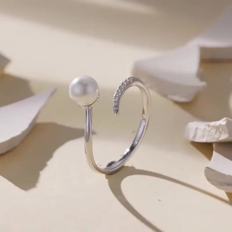 Adjustable S925 sterling silver ring with natural shell pearl elements and open loop design