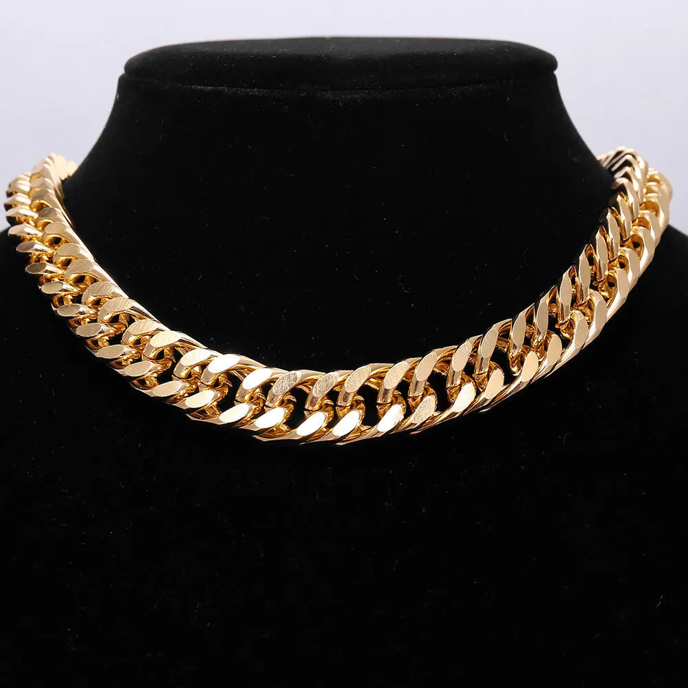 Gold women's thick chain necklace with 6cm pendant on 32cm chain, electroplated alloy construction