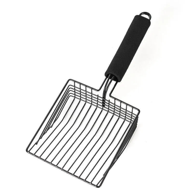 Black metal cat litter scoop with 0.8cm gap spacing between alloy tines