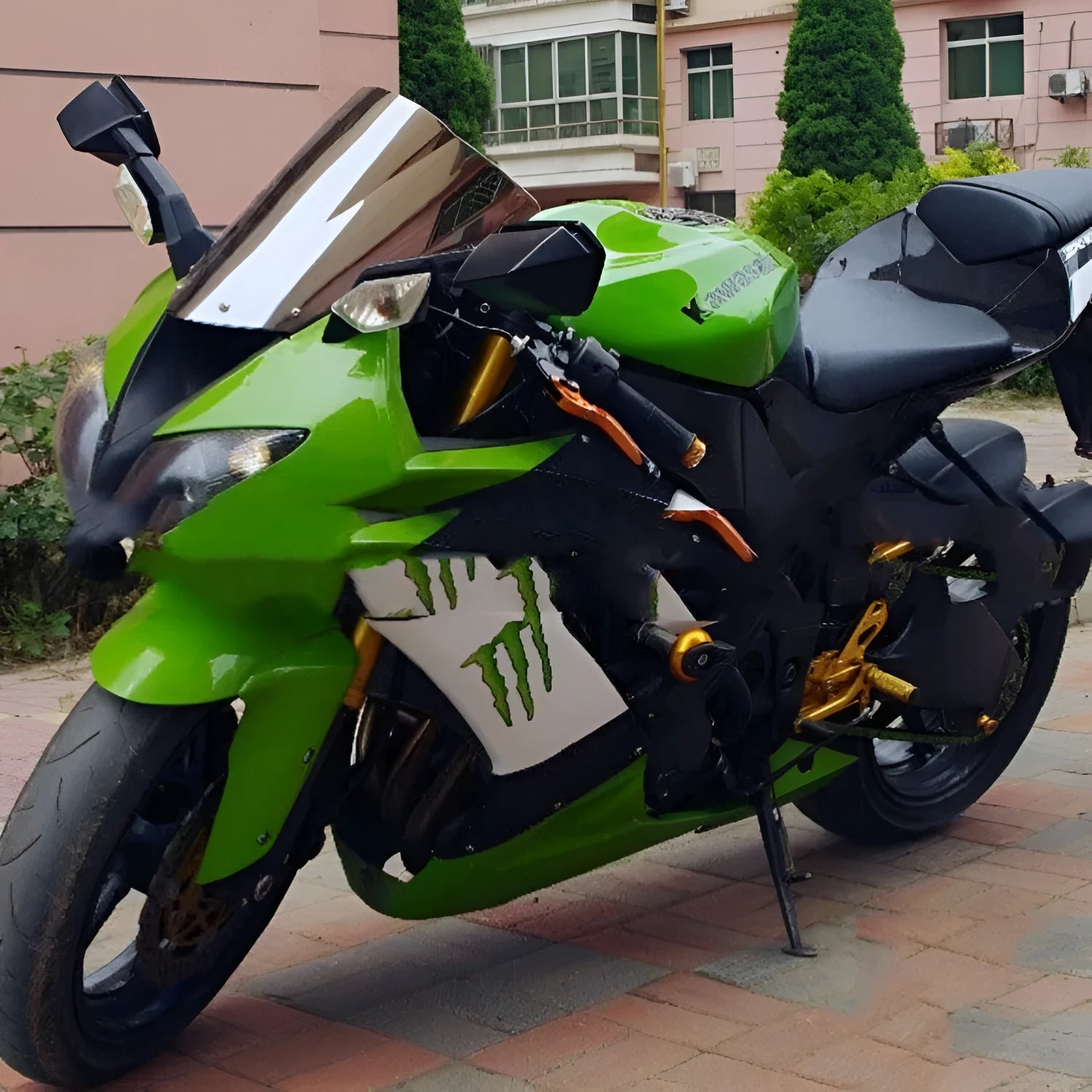 Blue motorcycle windscreen for Kawasaki ZX-6R and ZX-10R sport bikes