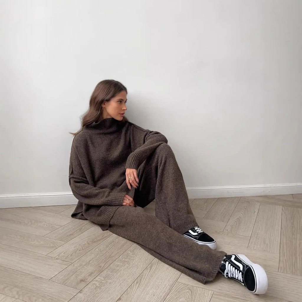Women's side-slit sweater suit set with matching trousers in acrylic fabric