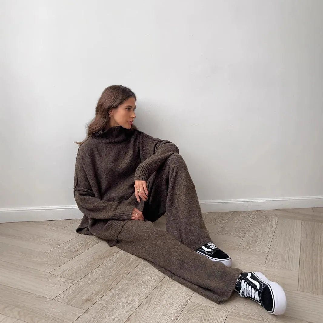 Women's side-slit sweater suit set with matching trousers in acrylic fabric