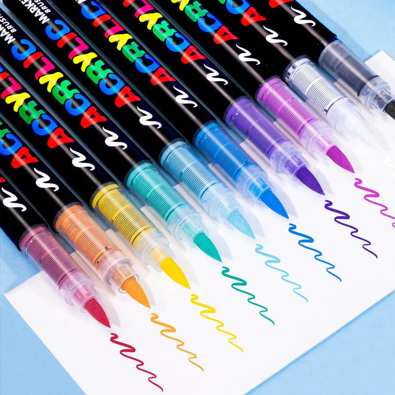 Set of straight liquid acrylic marker pens with soft tips in multiple colours for painting and graffiti