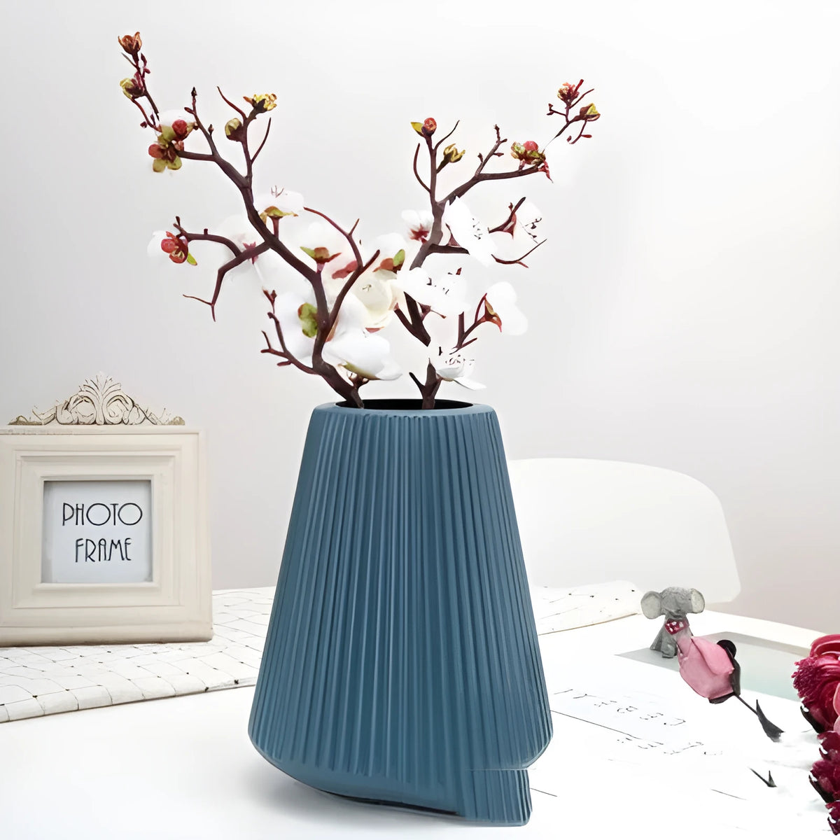 Melamine plastic decorative flower vase in four colours on desktop