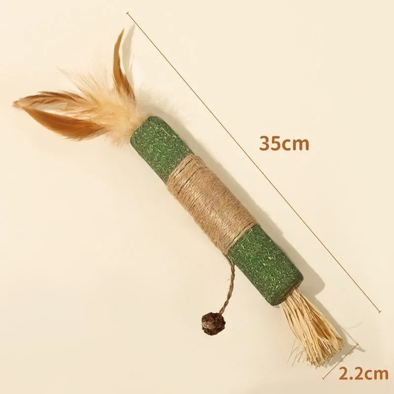 Wooden cat teeth grinding rod toy showing its 2.2cm thickness, with examples of the Lafite grass and chicken feather style variants.