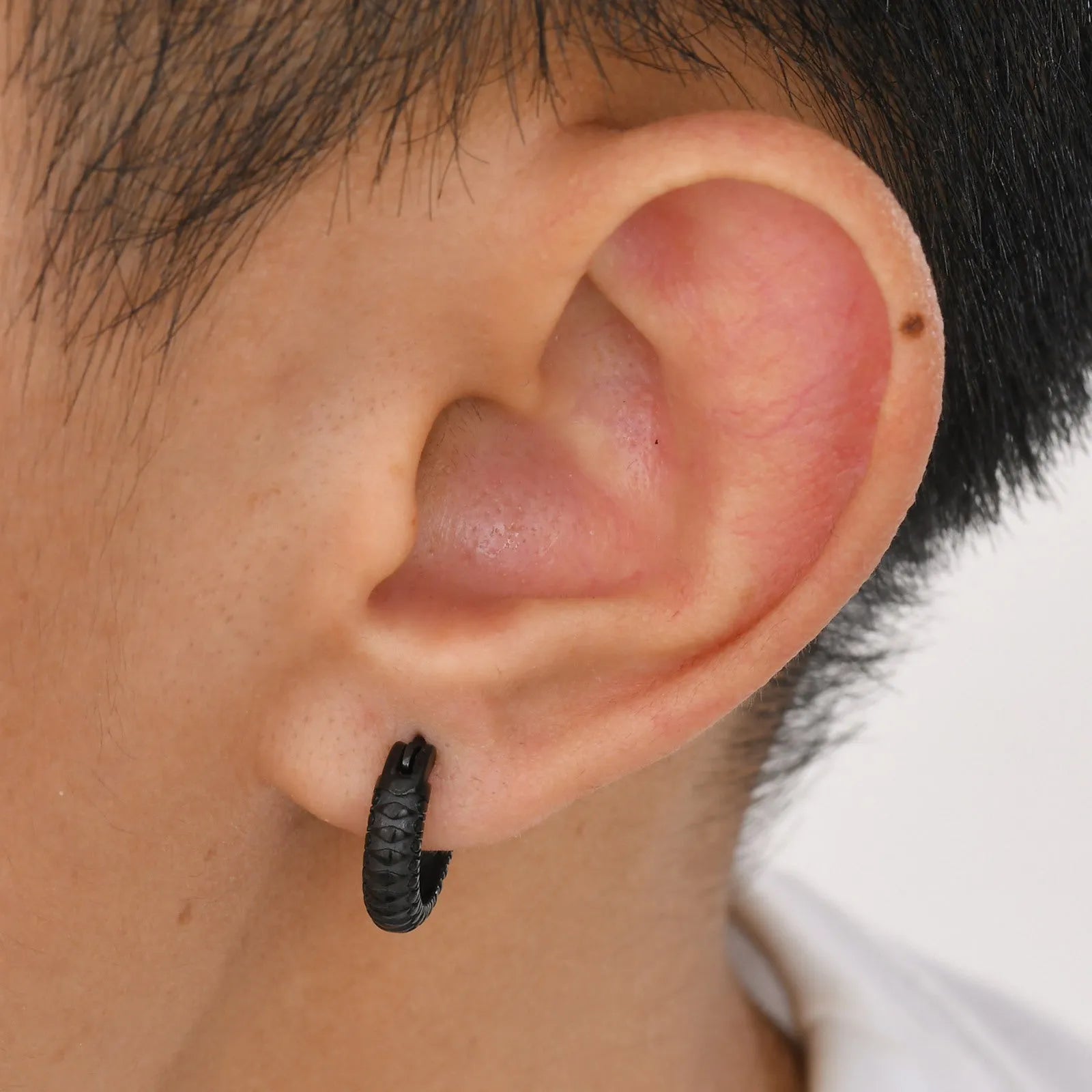 Stainless steel snake pattern hip hop earrings in black and gold colour options