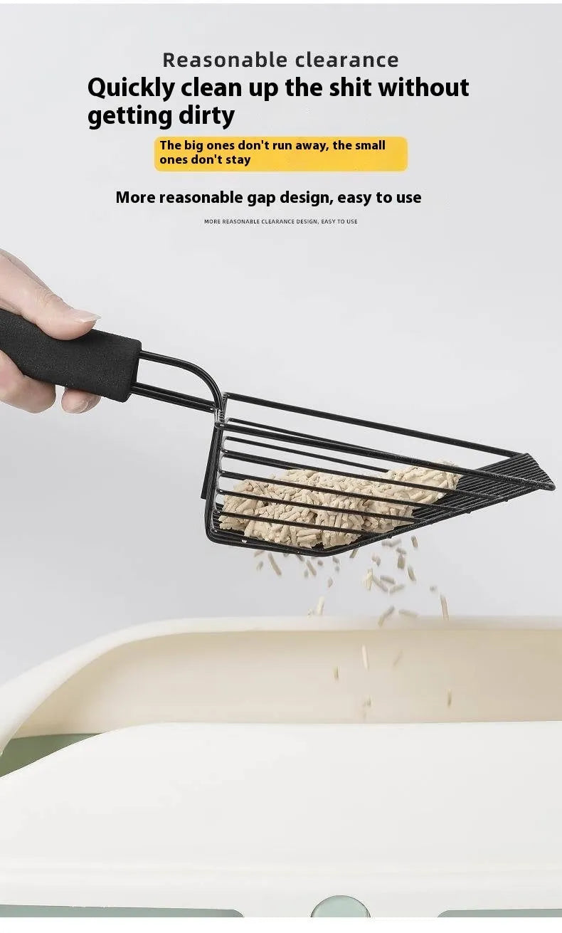 Black metal cat litter scoop with 0.8cm gap spacing between alloy tines