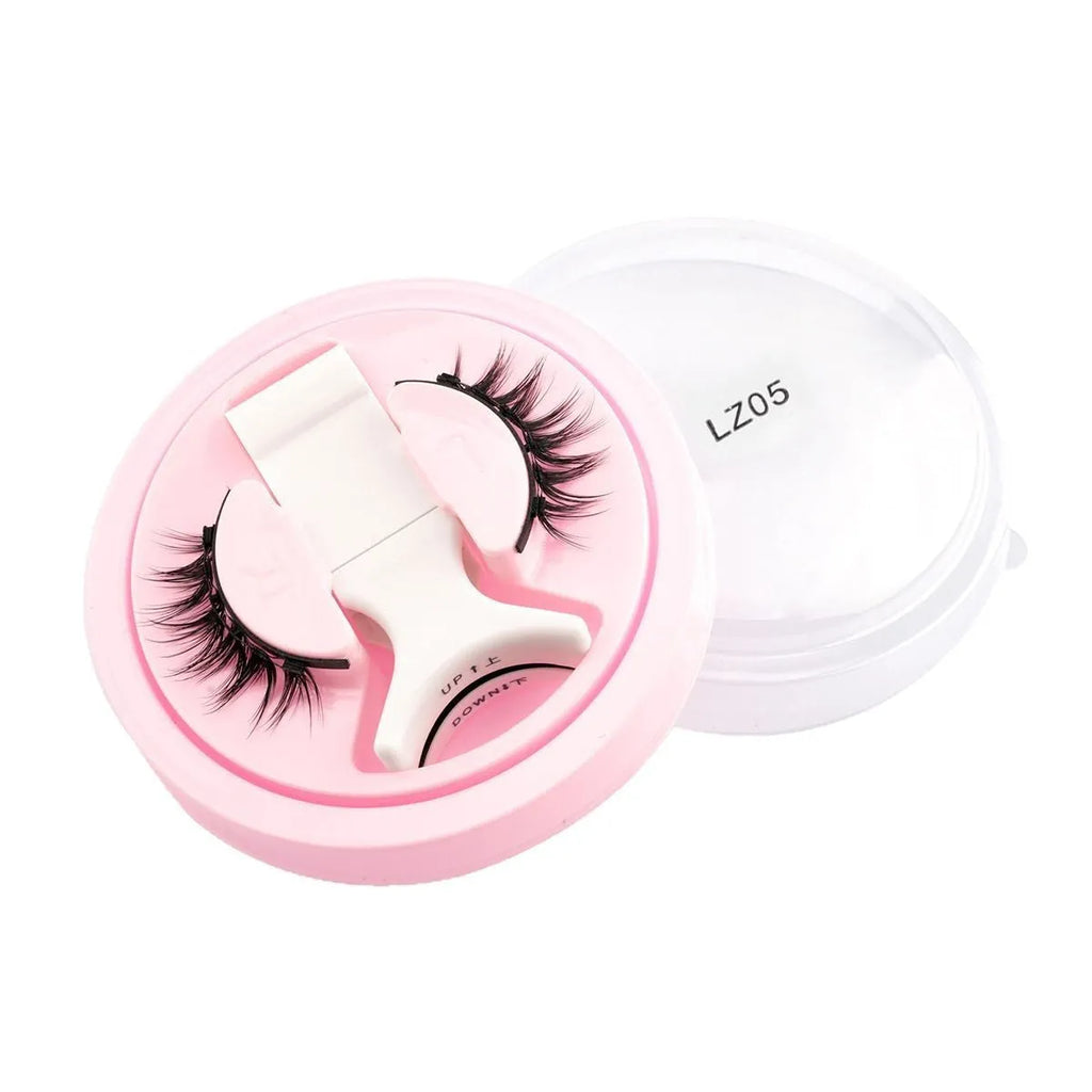 Set of reusable, glue-free false eyelashes in a natural thick style made from artificial fibre.