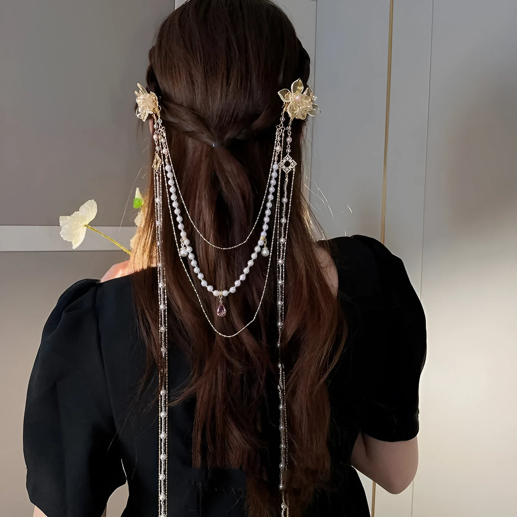 Gold-coloured women's hairpin with a pearl diamond flower decoration and a long acrylic tassel.