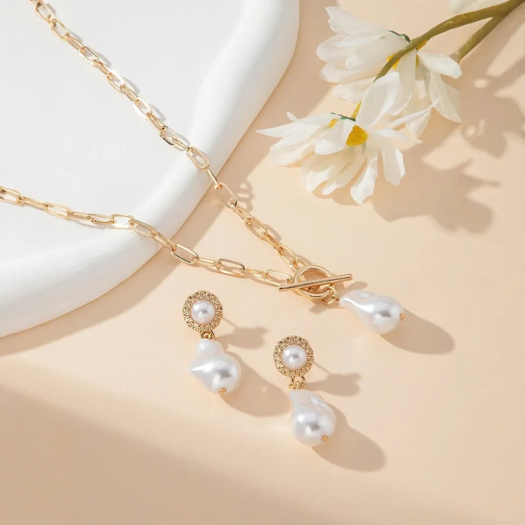 Gold retro baroque pearl pendant necklace and matching ear studs 2-piece jewellery set