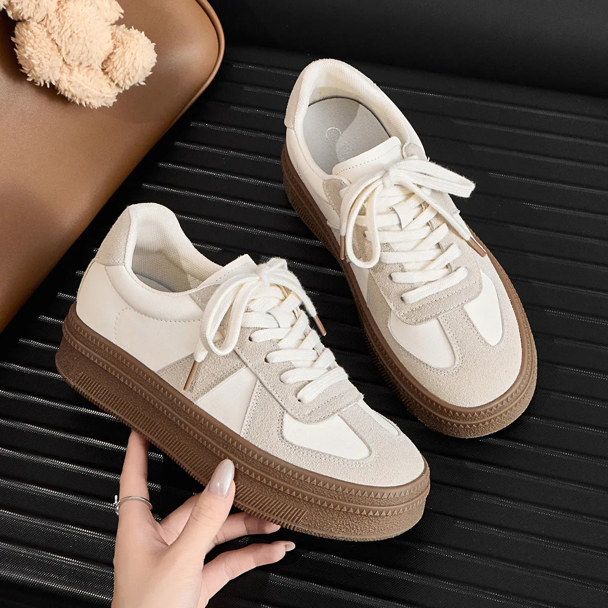 Retro round toe sports board shoes with cross shoulder straps in milky white