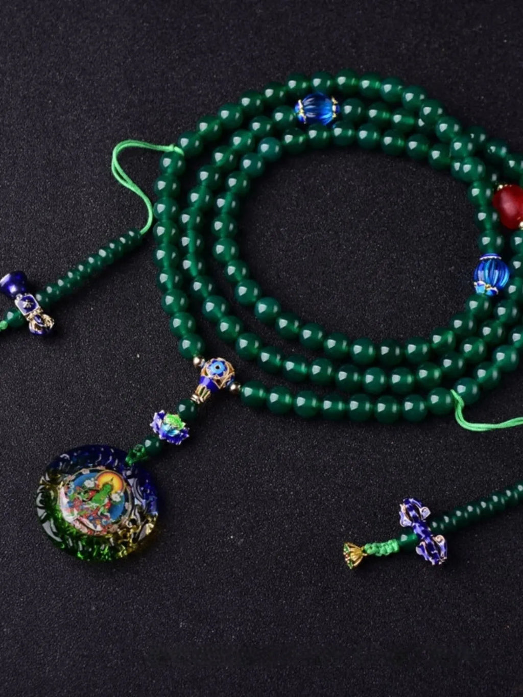 Handmade natural green agate 108-bead bracelet with Thangka pendant on wrist