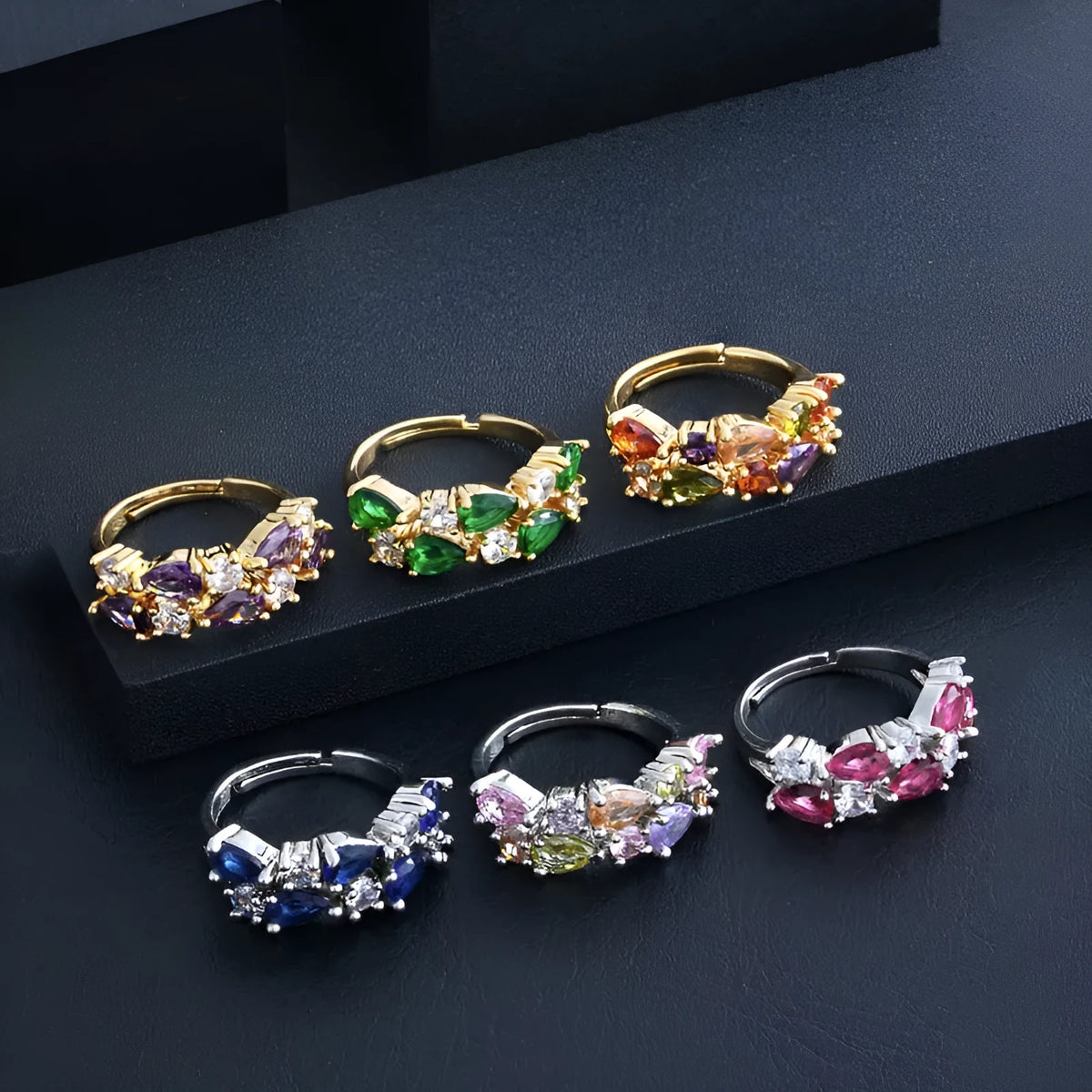 Adjustable open ring with heart-shaped zircon stones in gold or silver electroplated copper, unisex design