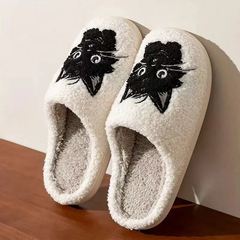 White plush cat cartoon patterned slippers with a non-slip sole.