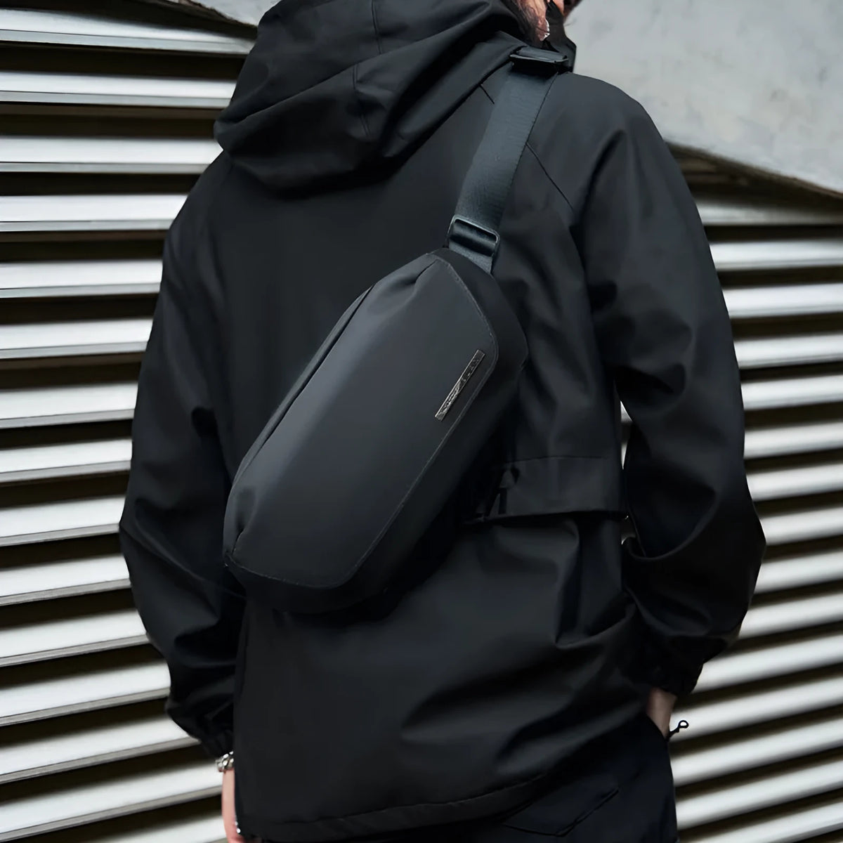 Black Oxford cloth messenger bag for men with functional one-shoulder riding design