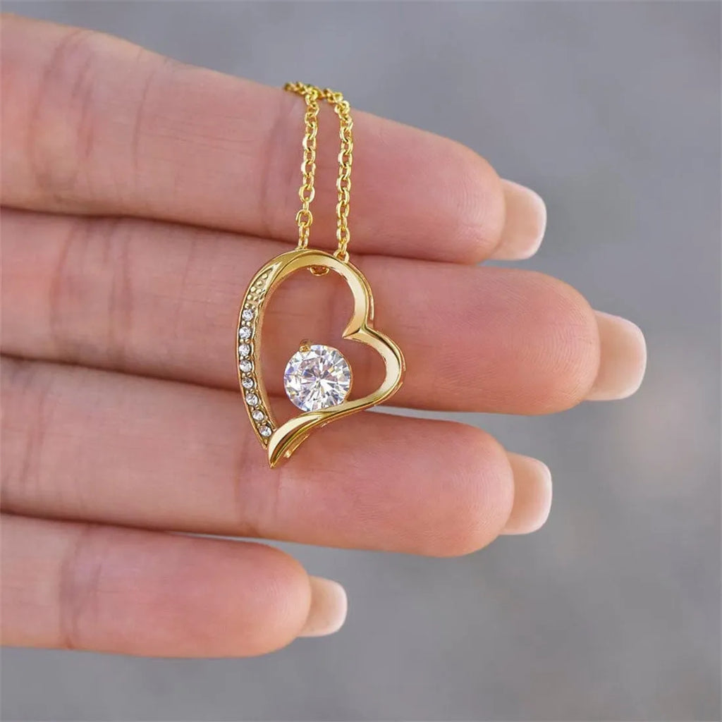 Hollow heart-shaped necklace in gold or silver finish with European and American styling in gift packaging