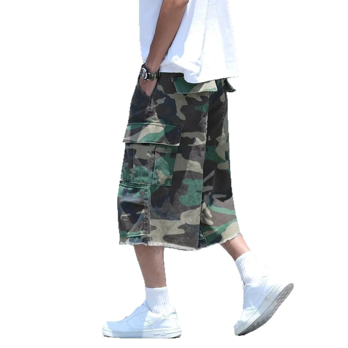 Men's camouflage work shorts in loose fit cropped design with cotton-polyester fabric