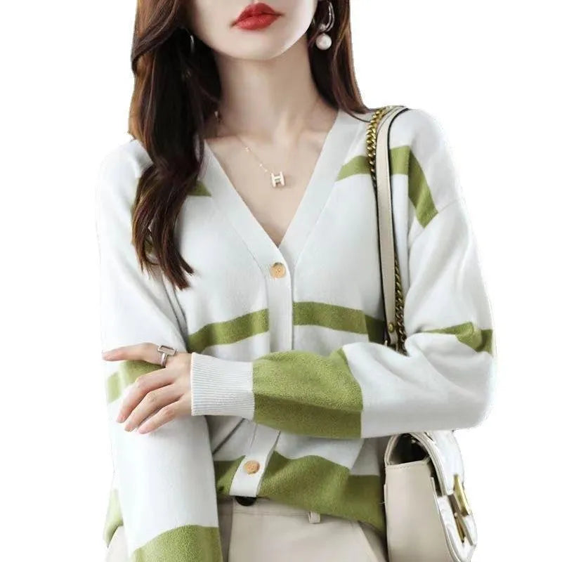 Women's 3D striped knitted cardigan in V-neck design showing black white colour option