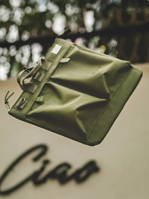 Marden Tooling Helmet retro canvas messenger bag for 15-inch laptops in charcoal black colour.