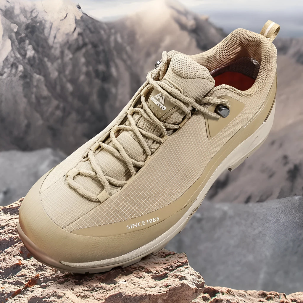 Men's low-top mountain climbing hiking boots with leather mesh upper and non-slip rubber sole
