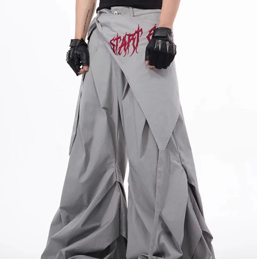 Boy wearing black wide-leg trousers in a refined Korean style, showcasing a casual and trendy look.