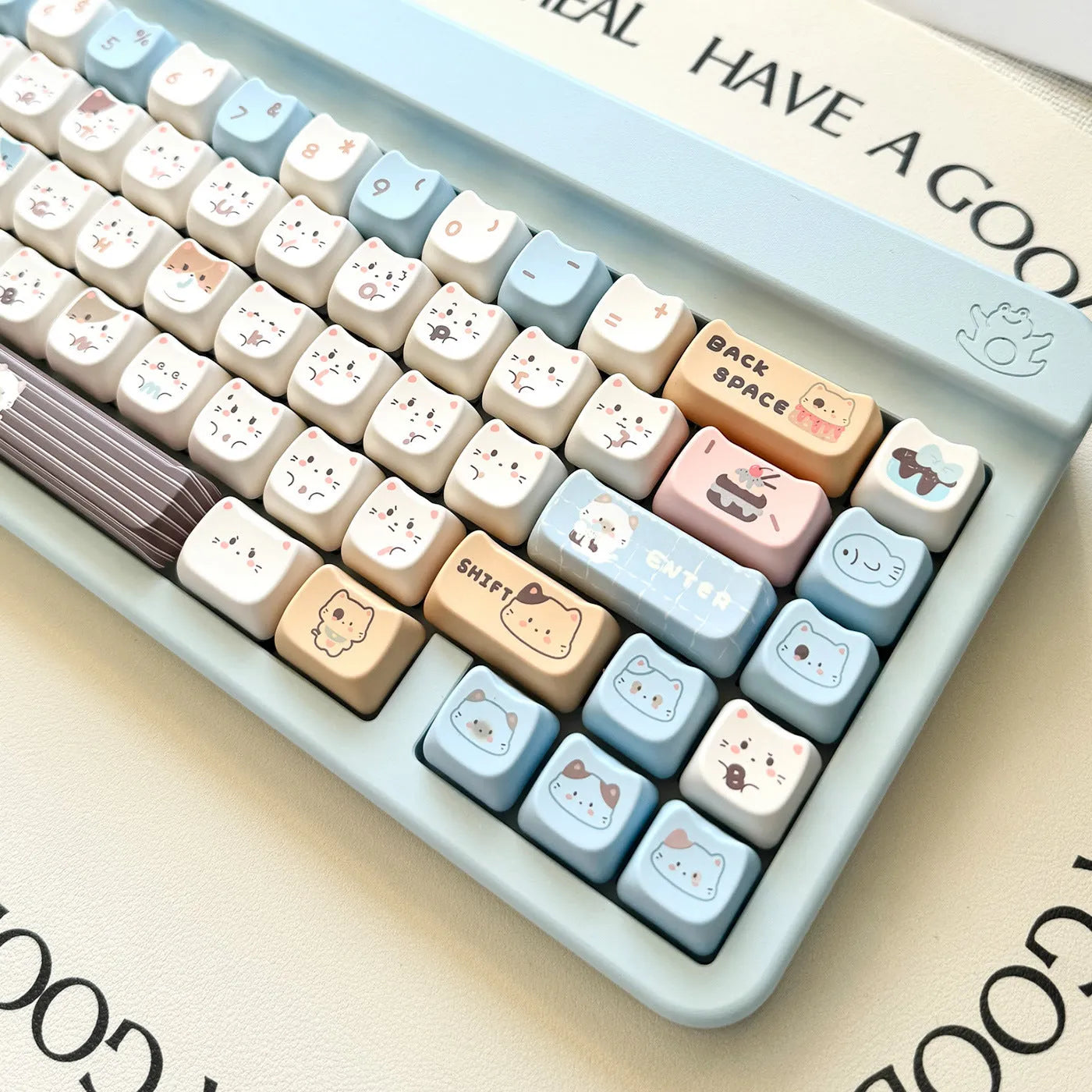 High sea salt cat design PBT key cap set with 7u space bar for March past mechanical keyboards