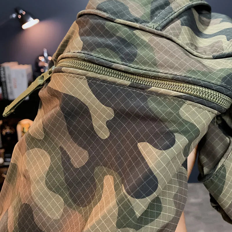 Men's camouflage cargo shorts in cotton blend fabric with cargo pockets and loose fit
