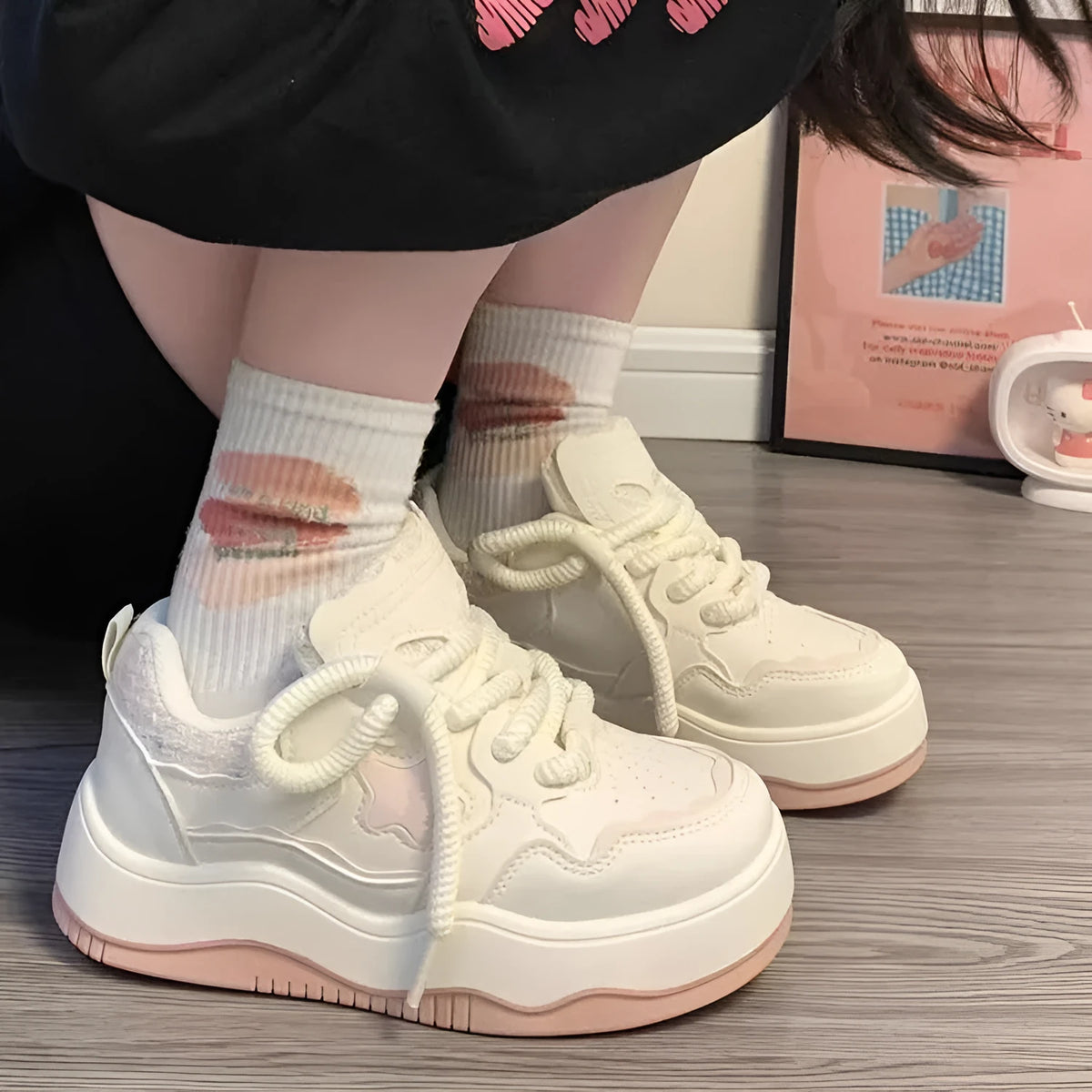 Women's green platform sneakers with round toe and lace-up front, artificial PU upper with patent leather finish