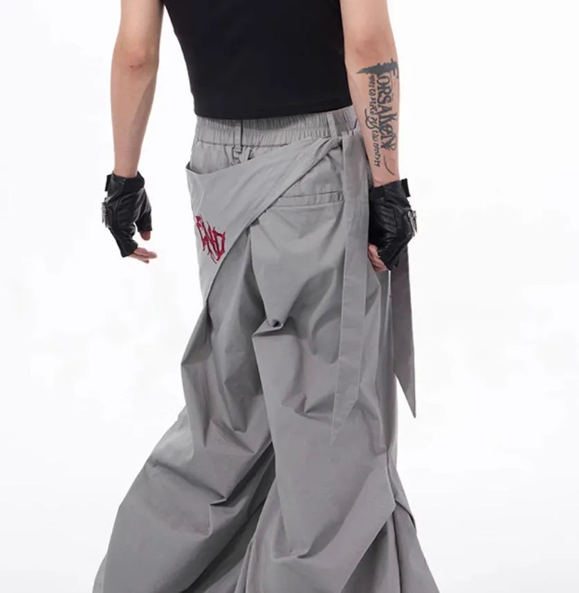 Boy wearing black wide-leg trousers in a refined Korean style, showcasing a casual and trendy look.