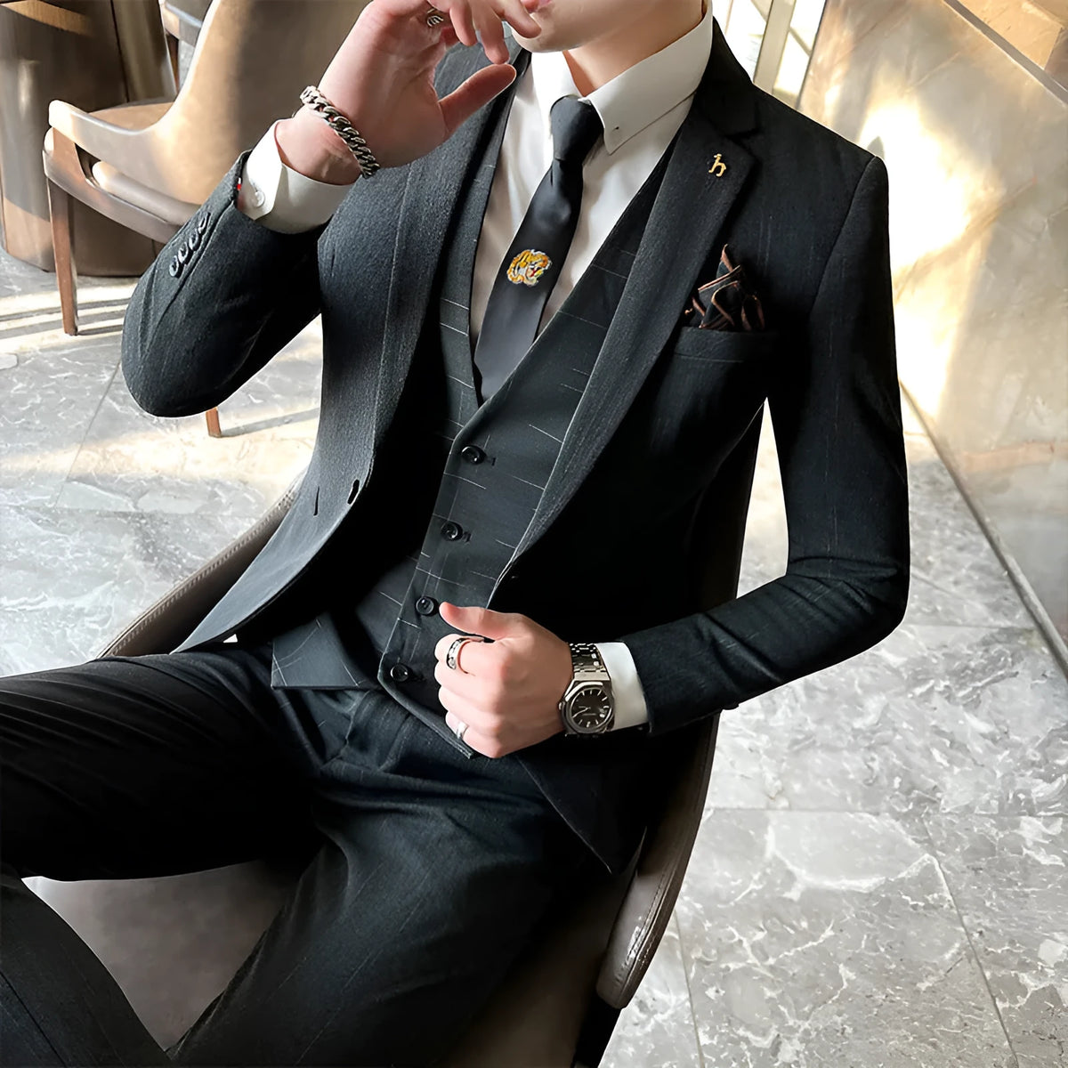 Slim fit business suit for men in black or dark grey with British style casual design