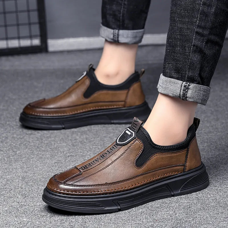 Men's solid colour leather casual shoes with round toe in black and brown options